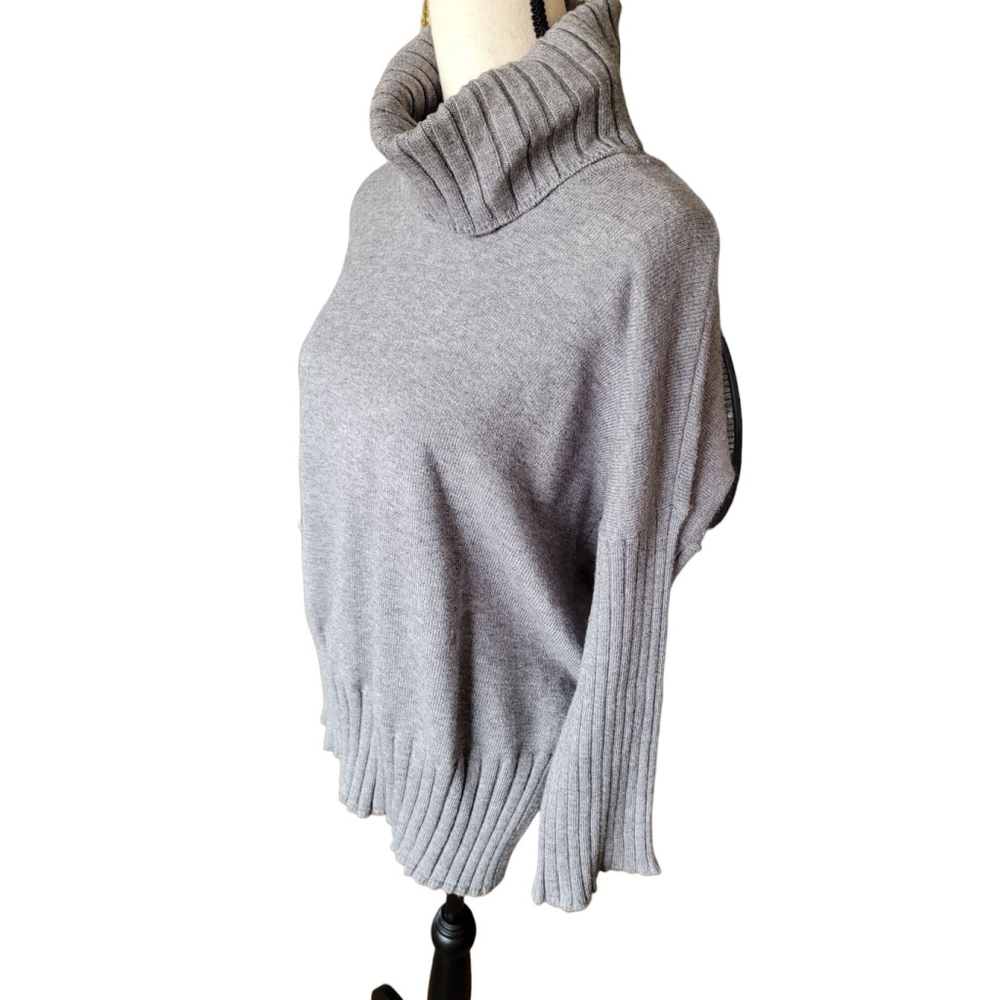 Soft Cozy Cyrus brand cowl Neck Sweater Long Sleeved M - Picture 7 of 10